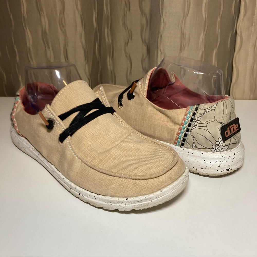 Hey Dude Wendy Rose Flower Women's 7 Tan Walking Shoes Loafers 121417903